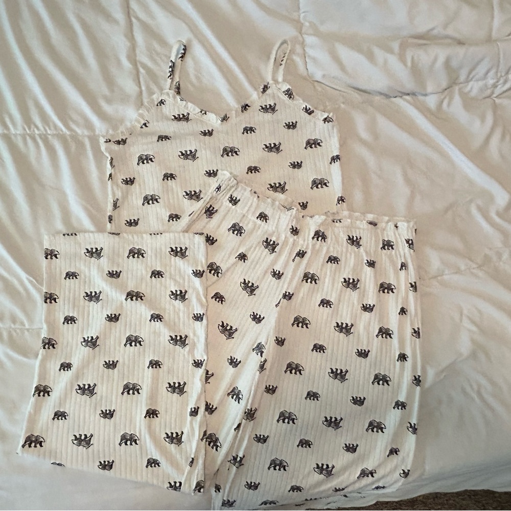 BearPaw Ribbed White Pajama Set with Black Bear Print